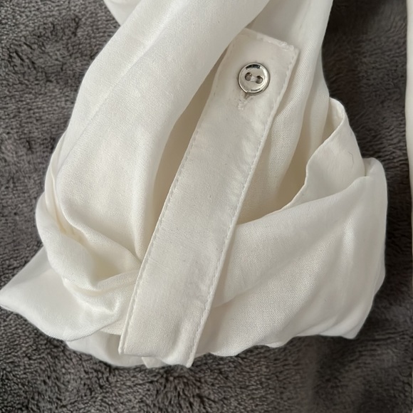 Rw&co size small blouse, adjustable sleeve length - Picture 2 of 5